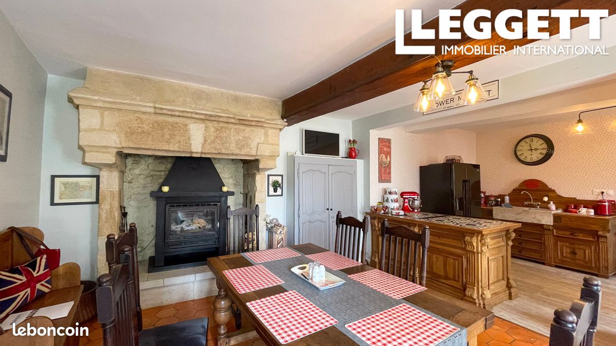 Maison 7 pièces 254 m² - Sainte-Verge 79100 (image principale 3)