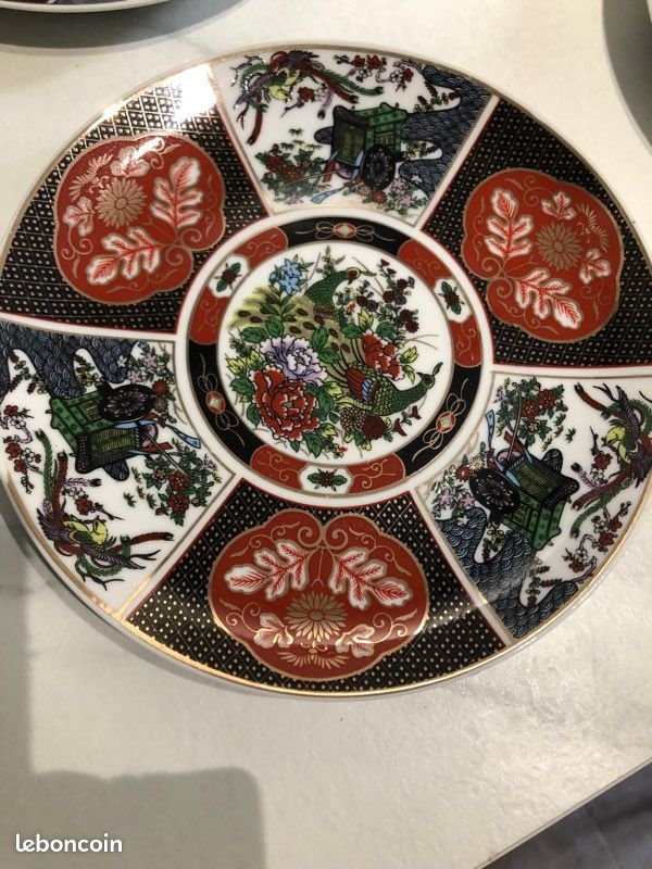 Assiette Taous Lhor Véritable – 36 Cm – Porcelaine – Motif Paon – Occasion