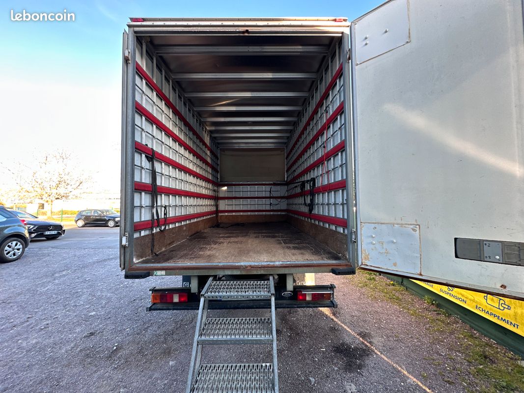 Ford TRANSIT CAMION PLATEFORME/CHASSIS 135 T350 2.4 TDCI 137 CV (image 4)