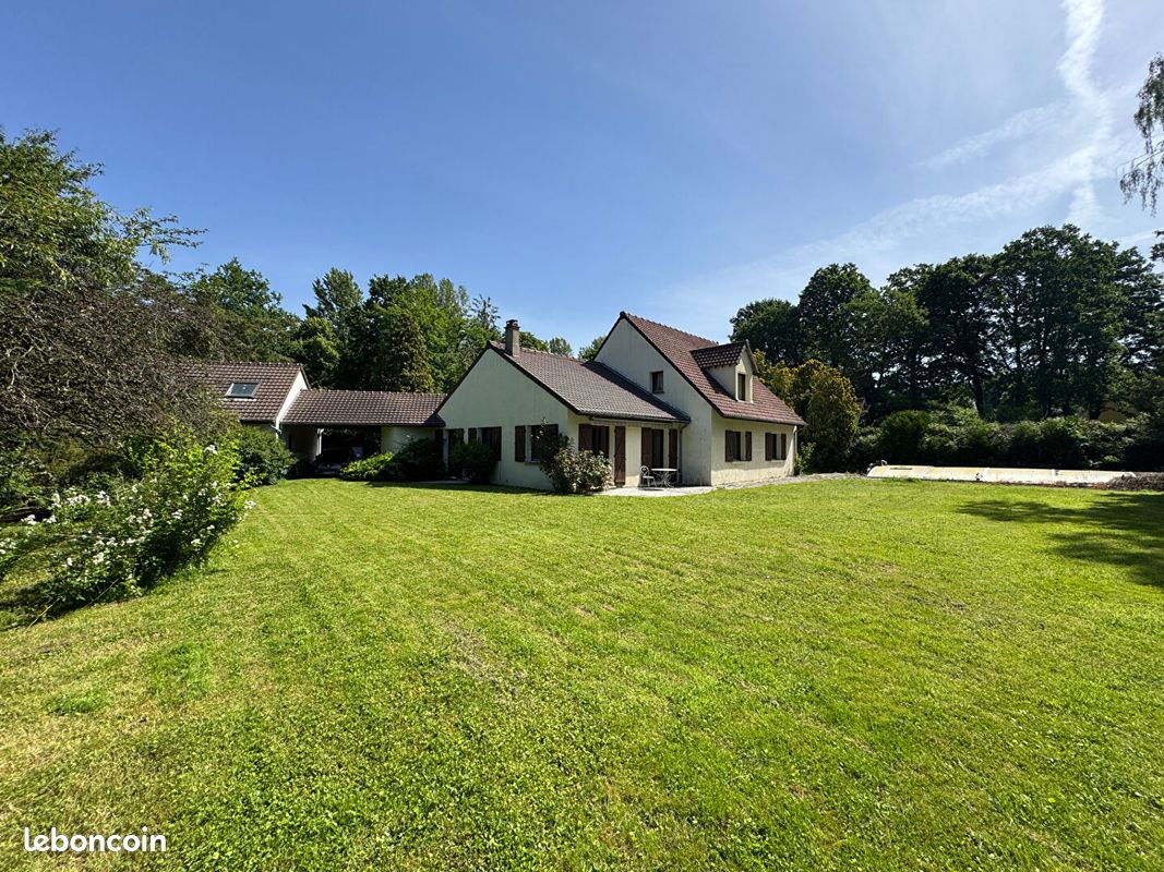 Maison 9 pièces 196 m² · à Saint-Rémy-l'Honoré · 196 m² · 595 000 €