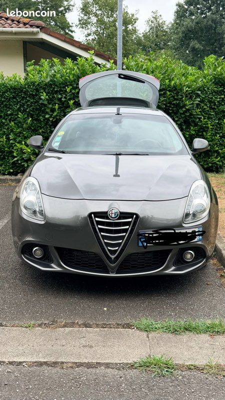 Alpha Romeo Giulietta (image 1)