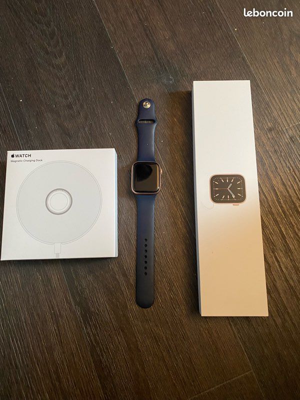 Apple Watch et dock de chargement (image 3)