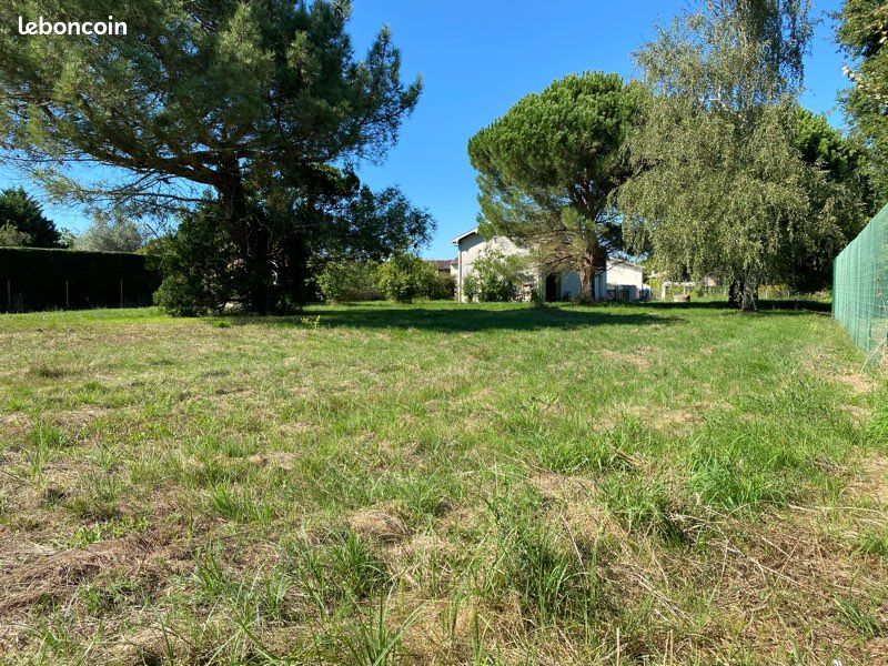 Terrain constructible avec PC accordé en plein centre Arsac · 299 900 €