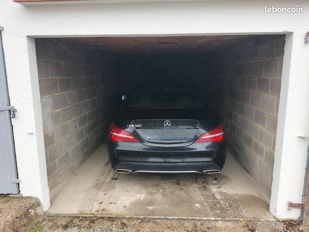 Garage / box à louer – proximité immédiate gare de laval · 70 €/mois