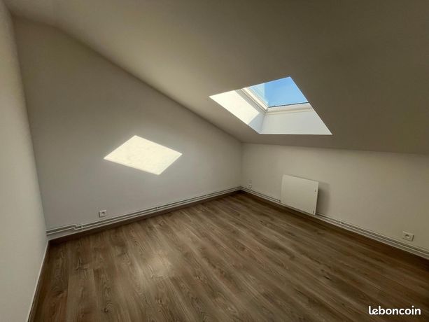https://img.leboncoin.fr/api/v1/lbcpb1/images/a1/89/6e/a1896eb3124ca24751e18e71953313cd85233d2d.jpg?rule=ad-image