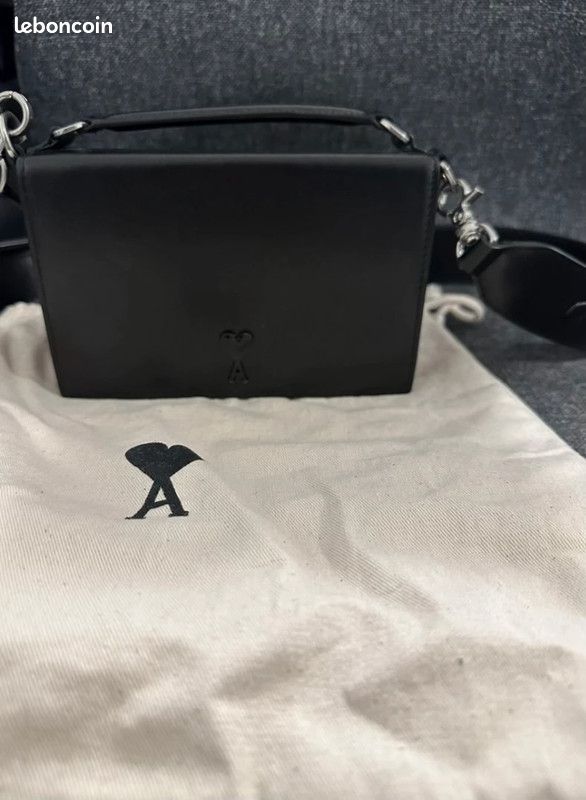 Sac Ami Paris (image 1)