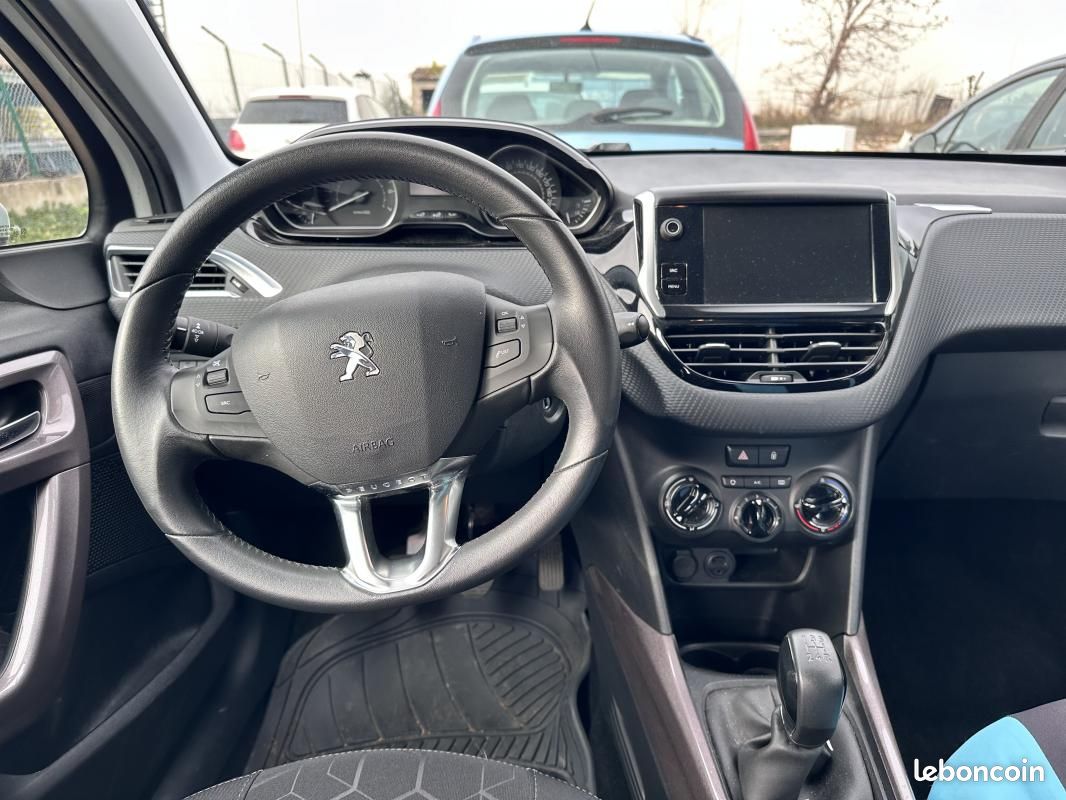 Peugeot 2008 1.2 82ch BVM5 Access (image 10)
