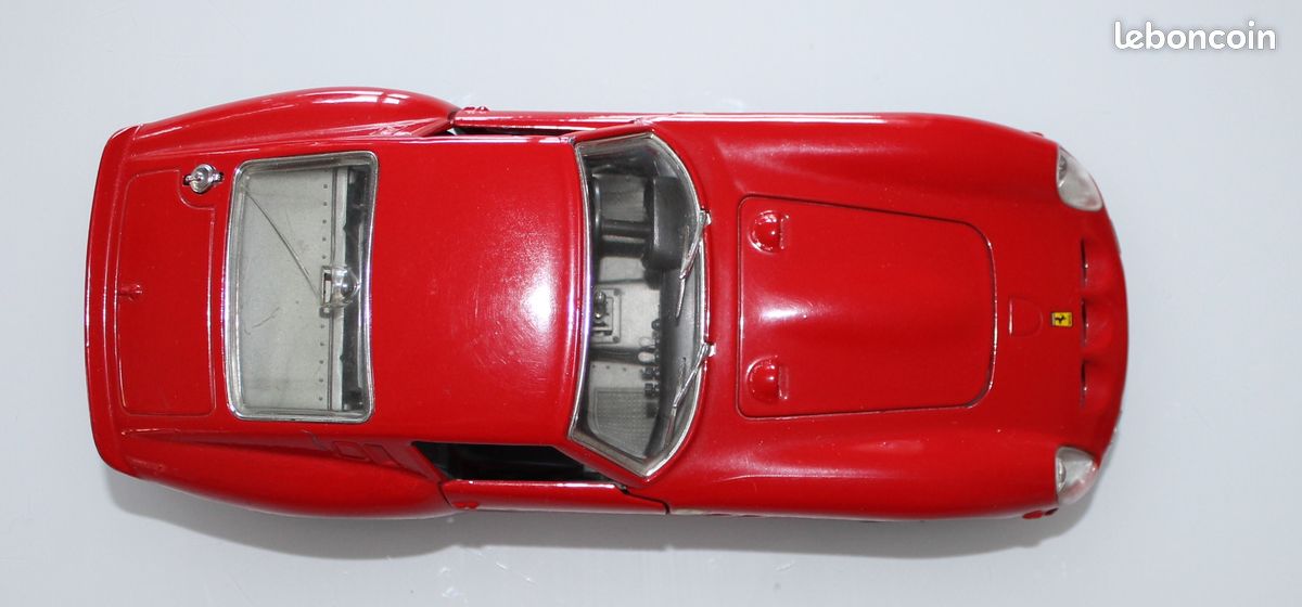 BBurago Ferrari 250 GTO 1/24 rouge (image 5)