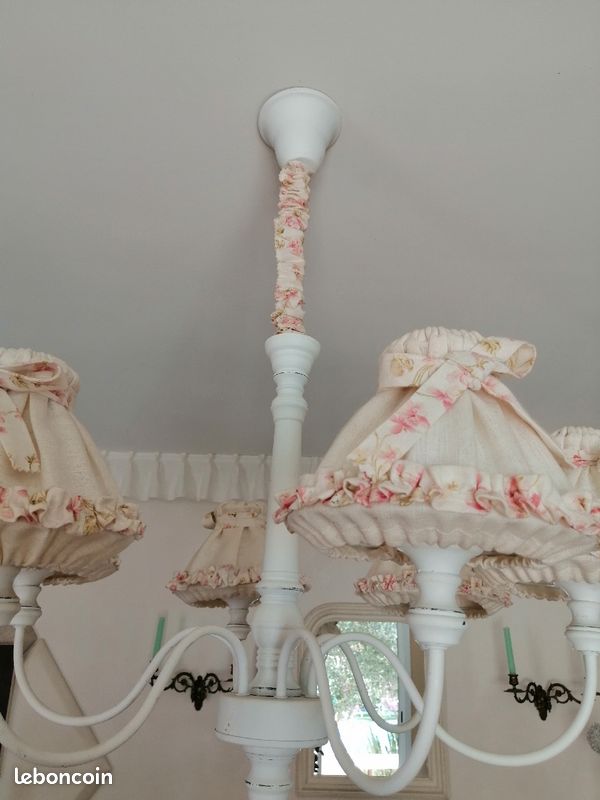 Chaises SAM et lustres (image 8)