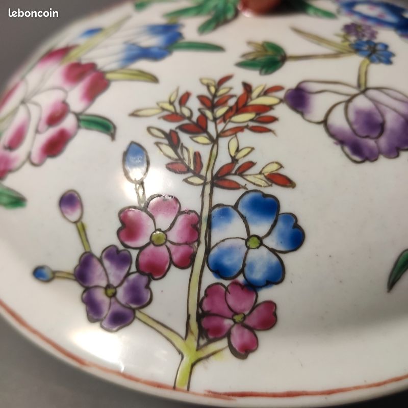 Boîte couverte ancienne en porcelaine polychrome - Décor Floral - Style Famille Rose (image 5)