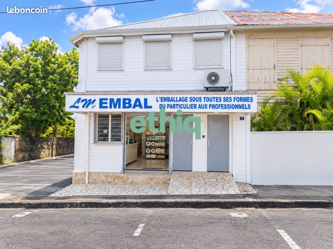 Immeuble 140 m² · à Basse-Terre · 140 m² · 378 000 €
