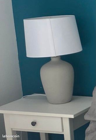 Tables de chevet et lampes (image 1)