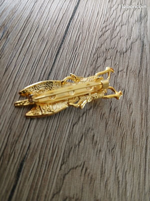 Broche cigale Yves Rocher, signée - Montres & Bijoux