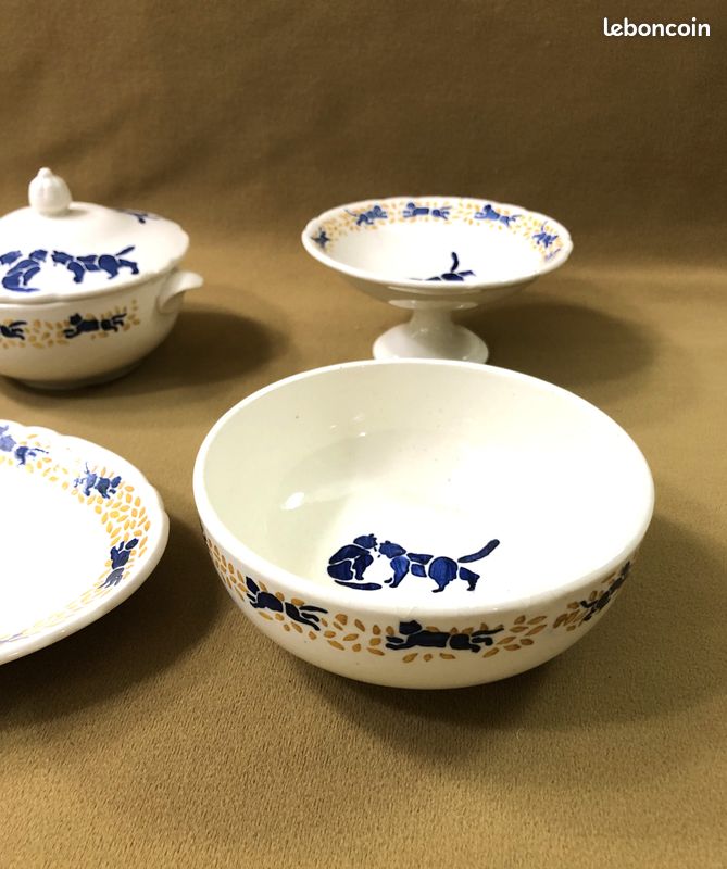 Dinette de poupées H.B.C.M.en faience fine peint a la main decor ROSE