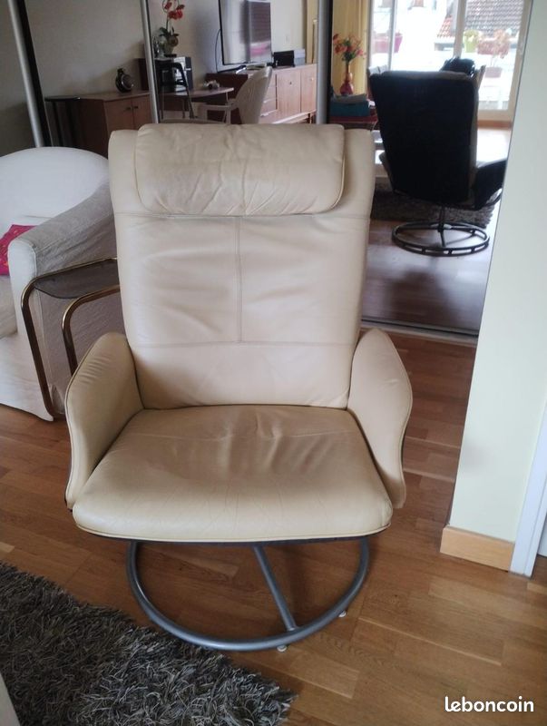 Fauteuil relax en cuir blanc beige sur pied central (image 1)