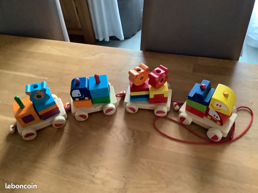 Train en bois complet (image 1)