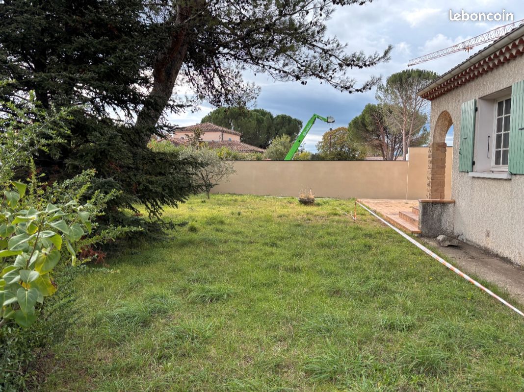 Terrain à vendre de 348m² · à Montélimar · 85 000 €