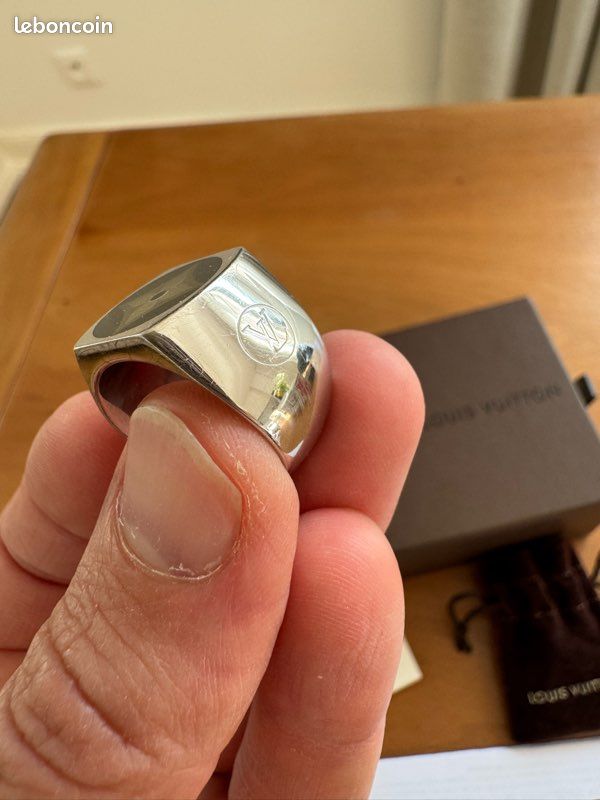 Chevaliere Lv Bague Vuitton Homme Chevalière Louis Vuitton Montres - Main Image