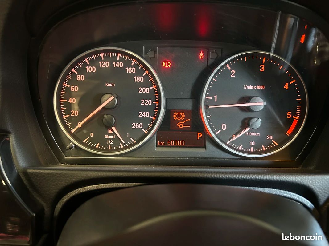 Bmw SERIE 3 E92 LUXE LCI Coupé 320d 184 cv Boîte auto / Suivi D'entretien Complet (image 29)