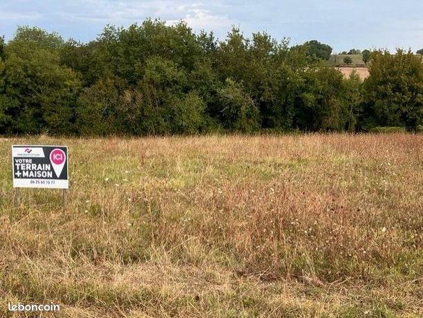 Terrain 2 792 m² Poursac