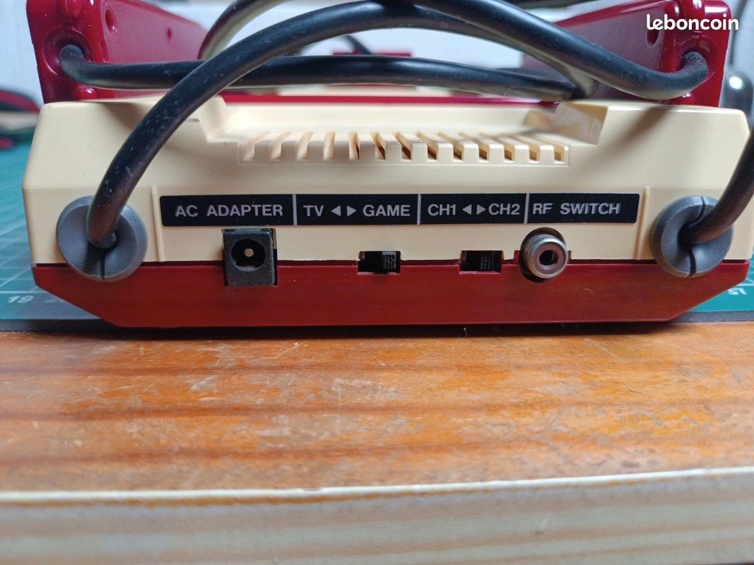 Nintendo Famicom Console En Boite (HVC-001) Sans bloc Alimentation (image 7)