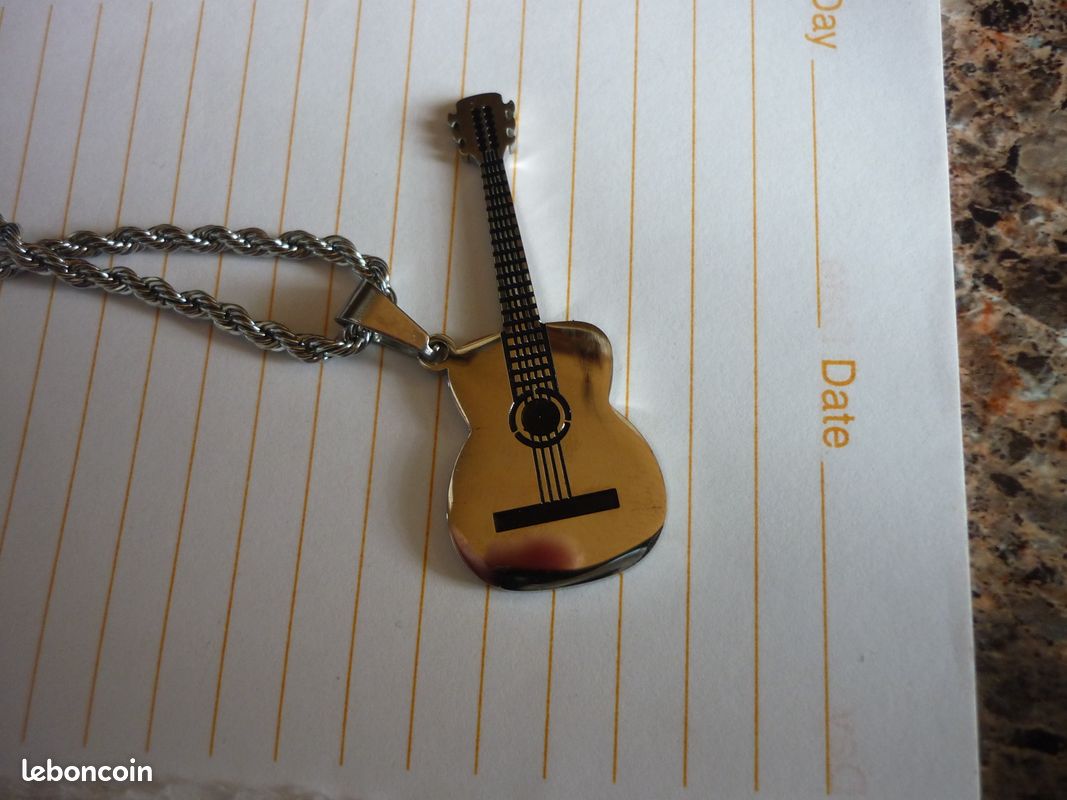 Collier Pendentif Guitare En Acier Inoxydable - Longueur 60 Cm - Neuf Sans Emballage