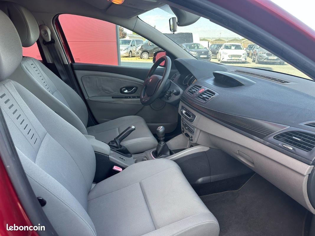 Renault Megane 3 Berline 5 ptes 1.9 DCI 131 CH AUTHENTIQUE - GARANTIE 12 MOIS (image 21)