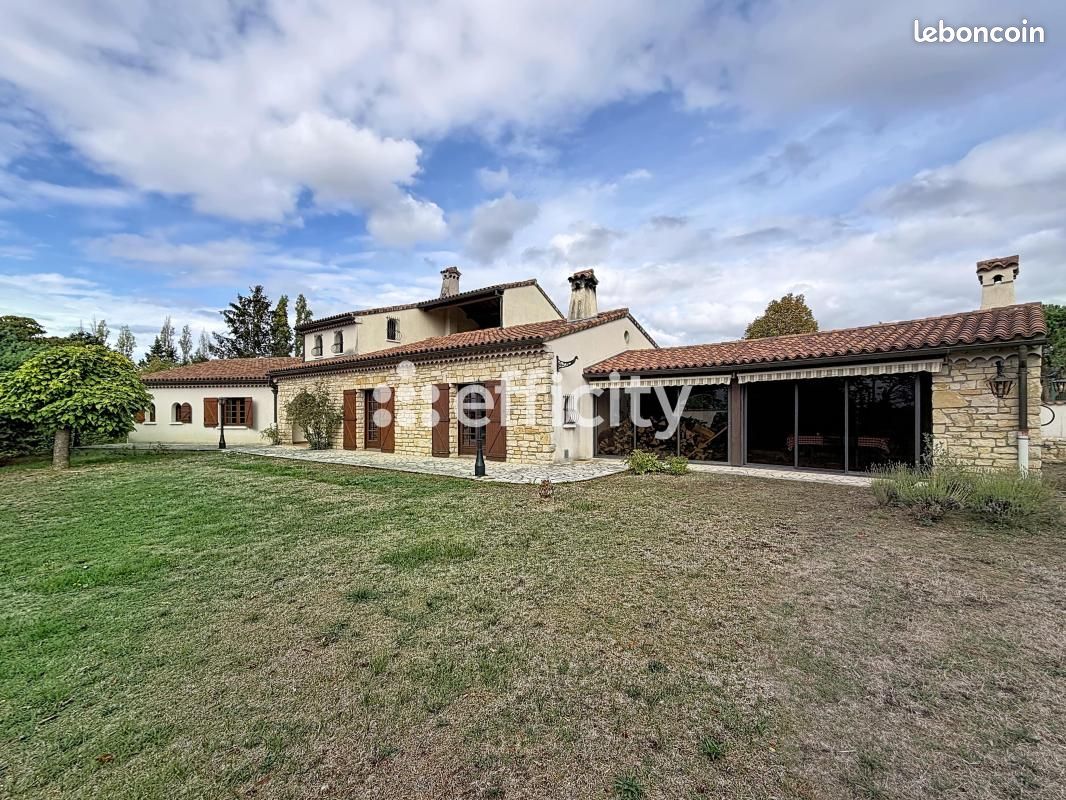 Maison 7 pièces 216 m² · à Saint-Victor · 216 m² · 449 000 €