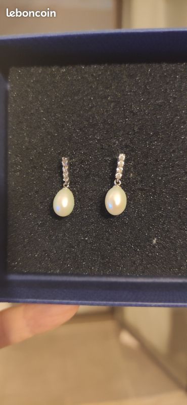Boucle d'oreille (image 1)