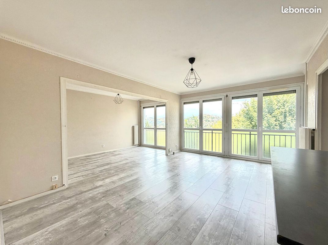 Appartement 5 pièces 98 m² · à Villars · 98 m² · 82 000 €