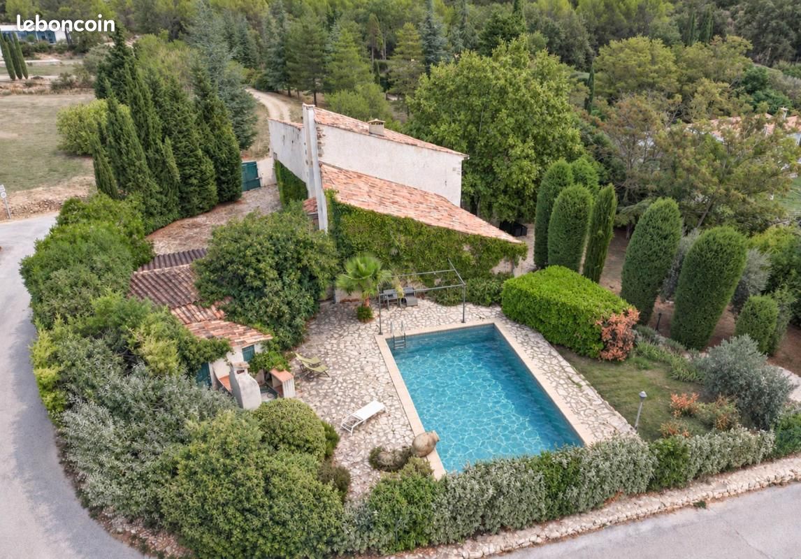 Maison 9 pièces 329 m² · à La Roquebrussanne · 329 m² · 849 000 €
