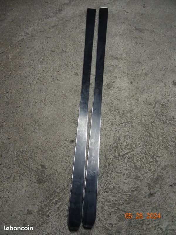 Skis,et Batons,+ certains de Marche (image 4)