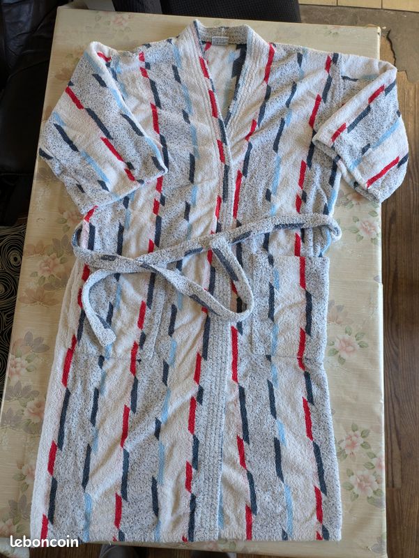 Lot neuf peignoir de bain serviette neuf CERRUTI 1881 Linge de