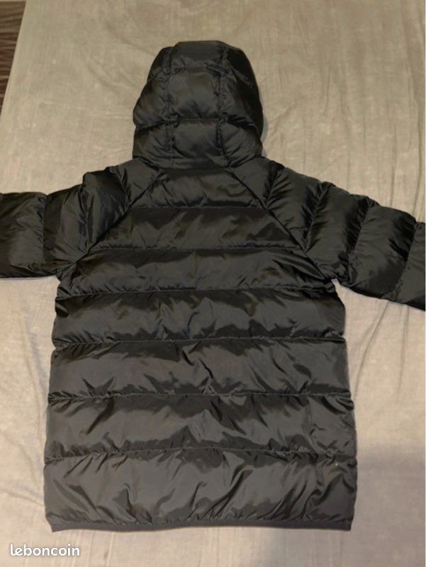 Doudoune under armour noir taille 12/13 ans (S homme ) (image 2)