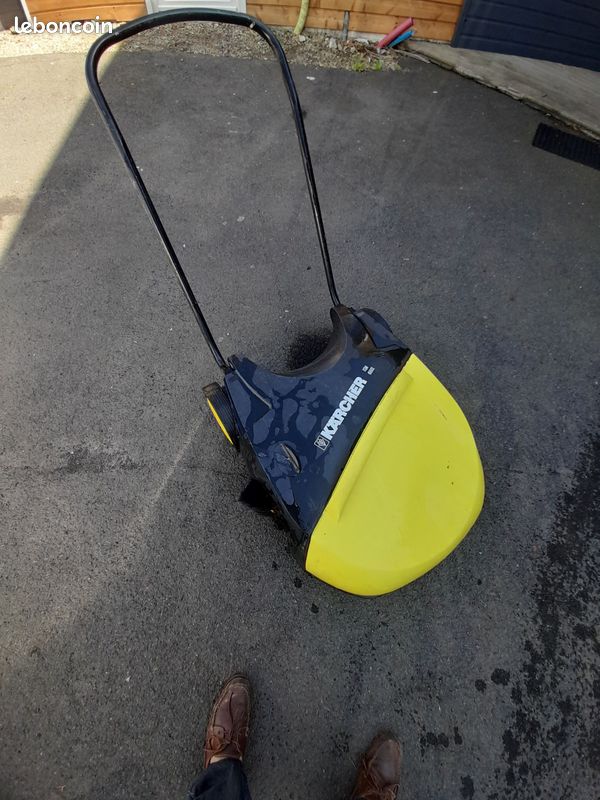 Balayeuse Karcher 650 I roues neuves (image 1)