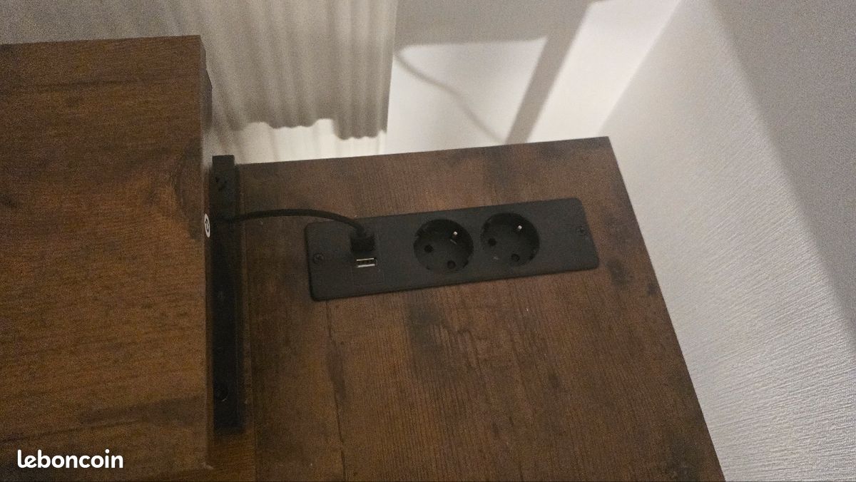 Bureau (image 1)