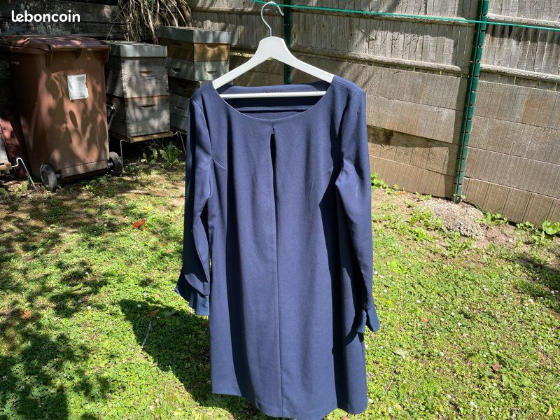Robe Sisley Tbe bleu marine taille 42 Vêtements