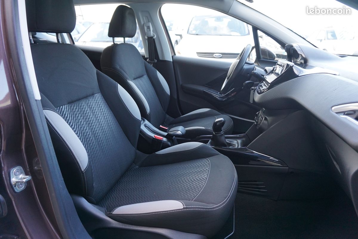 Peugeot 2008 1.2 VTI ACCESS (image 10)