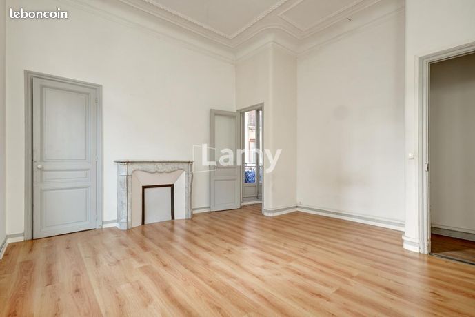 Appartement 7 pièces 260 m² — 6