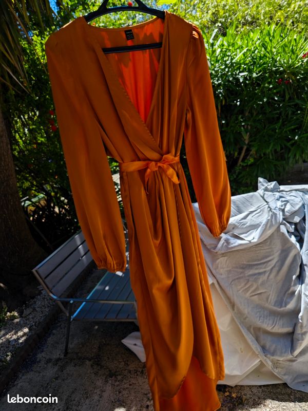 Robe soirée terracotta effet satiné (image 5)