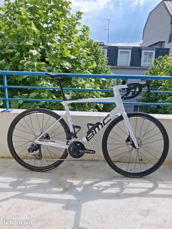 Vélo de route BMC SLR 01 TWO – État neuf – 2024 (image 1)
