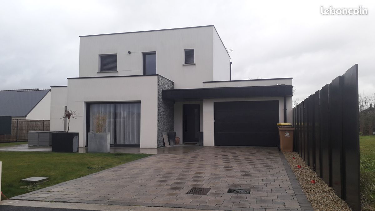 Maison 7 pièces 150 m² · à Bréhand · 149,7 m² · 1 100 €