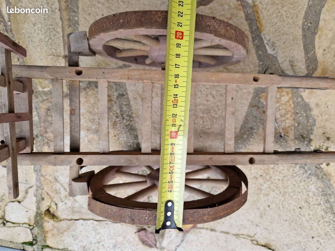 VÉRITABLE ROUE BOIS ancienne, charrette a foin. EUR 350,00 - FR