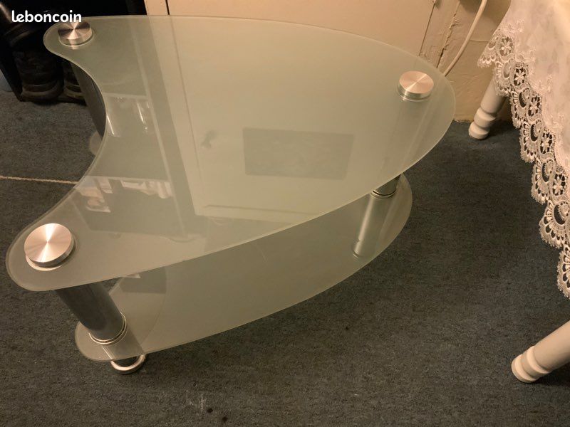 Petite/mini, table basse/de salon, originale, design, verre trempé, transparent, Opaque . Et pieds en alu. H : 36 X 61 X 43 cm. Modèle Unique. Très bon état. 30 euros (image 7)