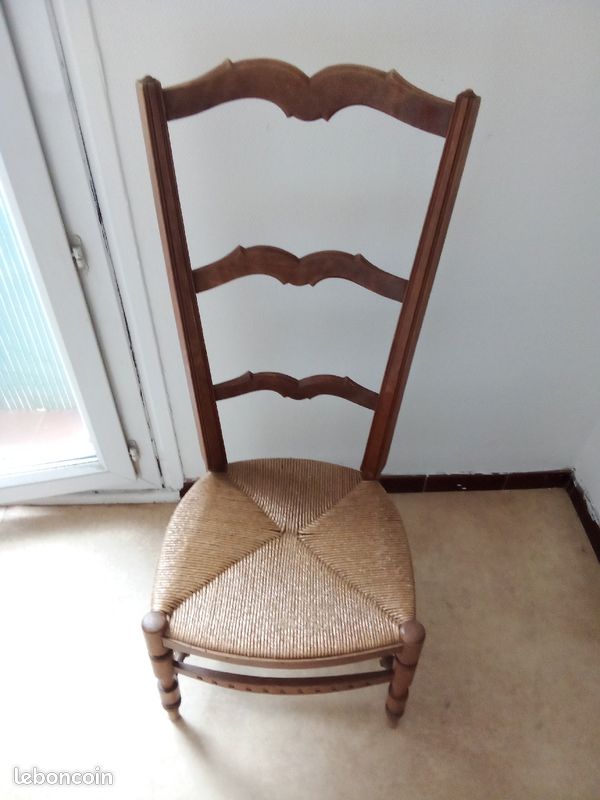 Chaise basse en chêne (image 1)