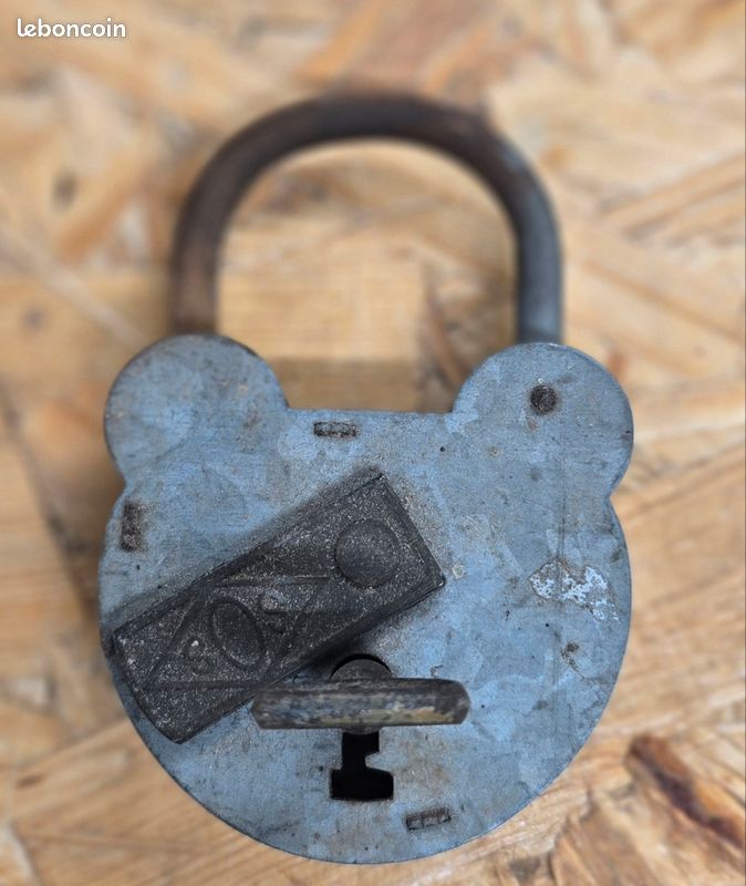 Cadenas ancien (image 1)