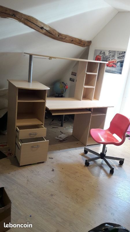 Bureau (image 1)