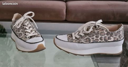 Tennis de ville blanche beige et dorée (léopard) Chaussures