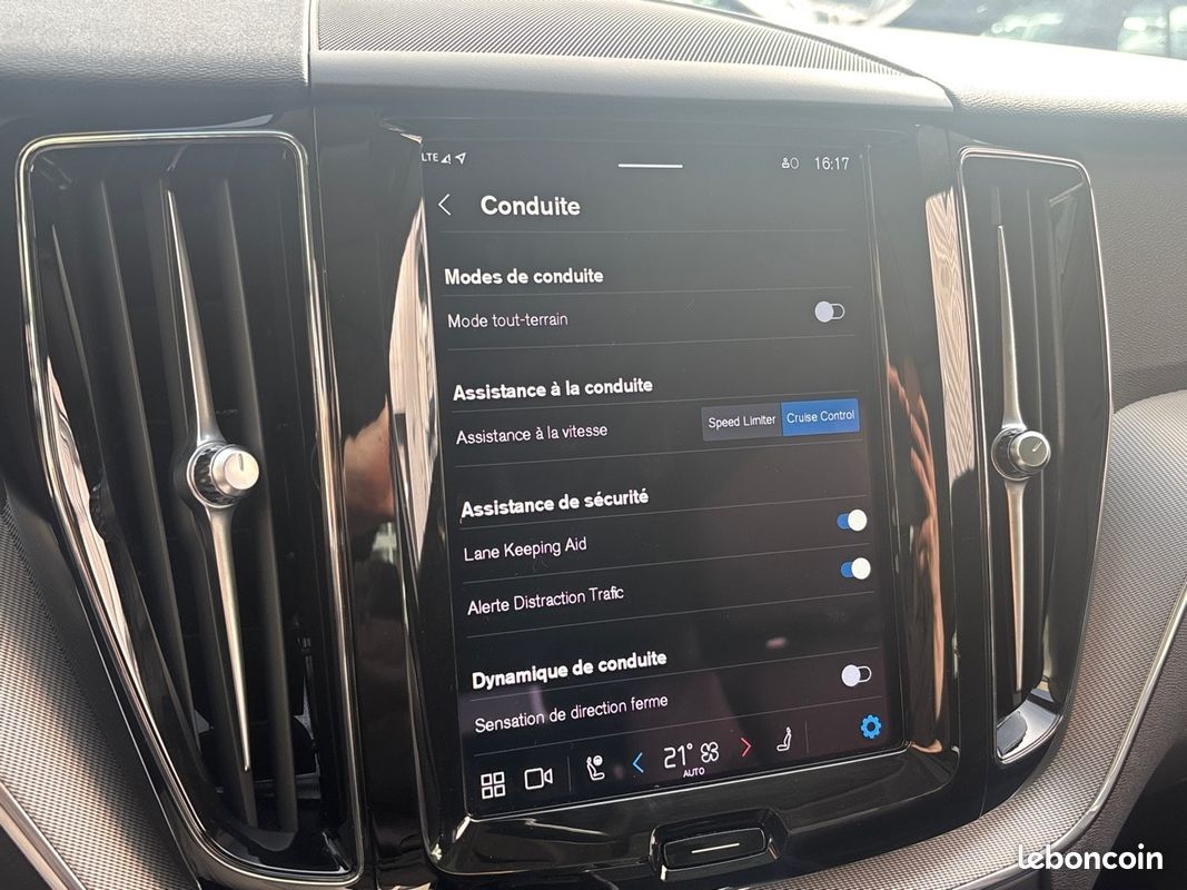 VOLVO XC60 B4 197 ch Geartronic 8 Plus Style Dark (image 19)