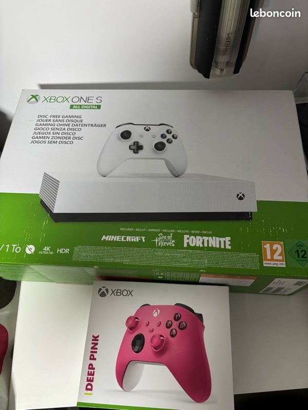 Xbox One S + 2 manettes + 11 jeux – Excellent état général - Consoles